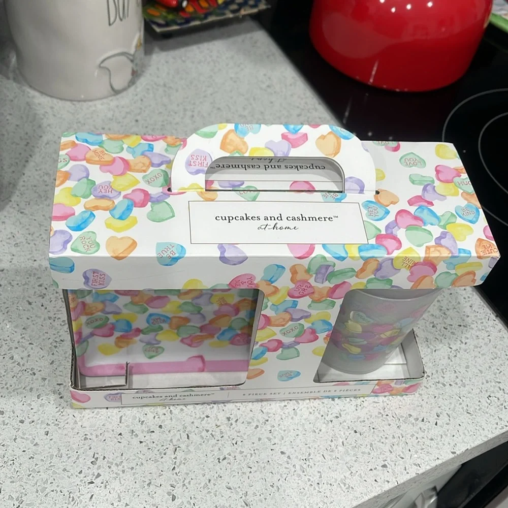 cupcakes & cashmere White and Pink Hearts 8 Piece Melamine Plates & Cups Set